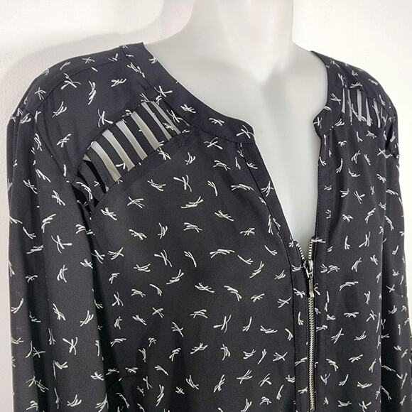 Maurices Women Perfect Blouse Zipper Front Lattice Shoulder Size 1X Black Hi Low - Picture 7 of 10